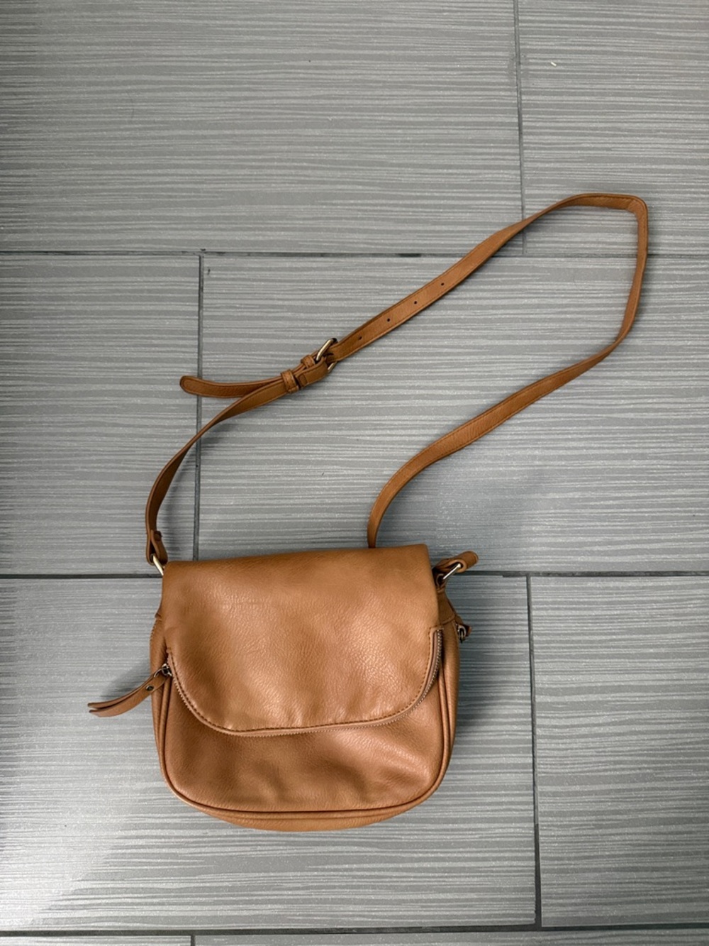 Antik Kraft Crossbody Faux Leather Bag in Cognac